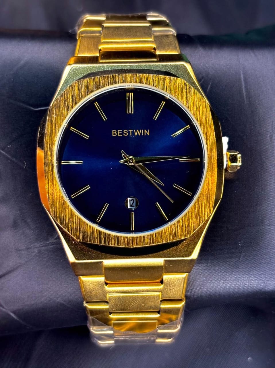 Bestwin Quartz Watch, Date Display